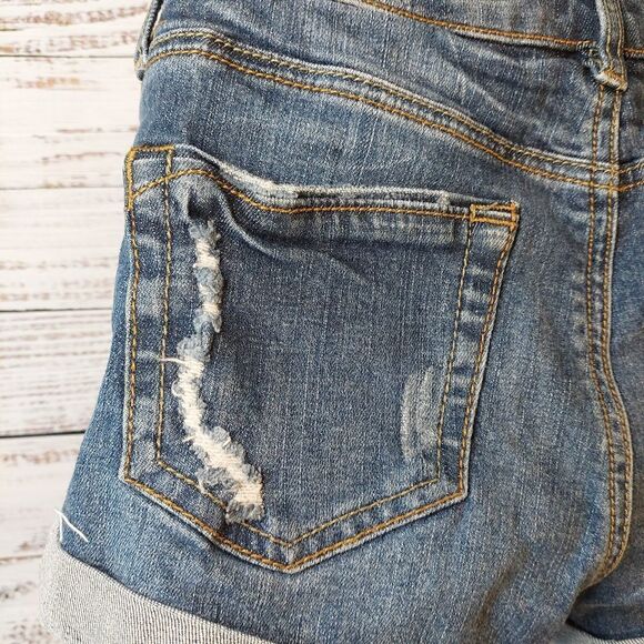 Woman's Distressed Cut Off Jeans Size 7 Shorts - Picture 9 of 16